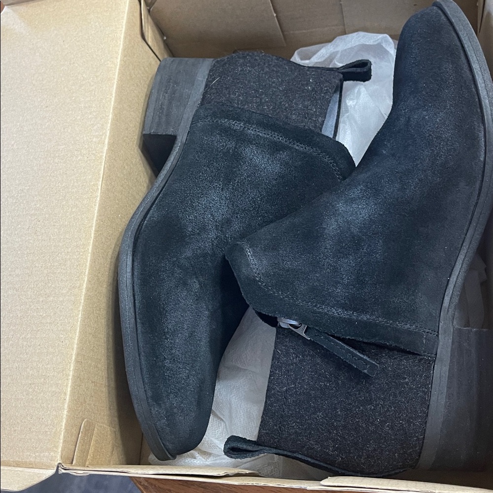 TOMS Deia Black Suede Ankle Boots